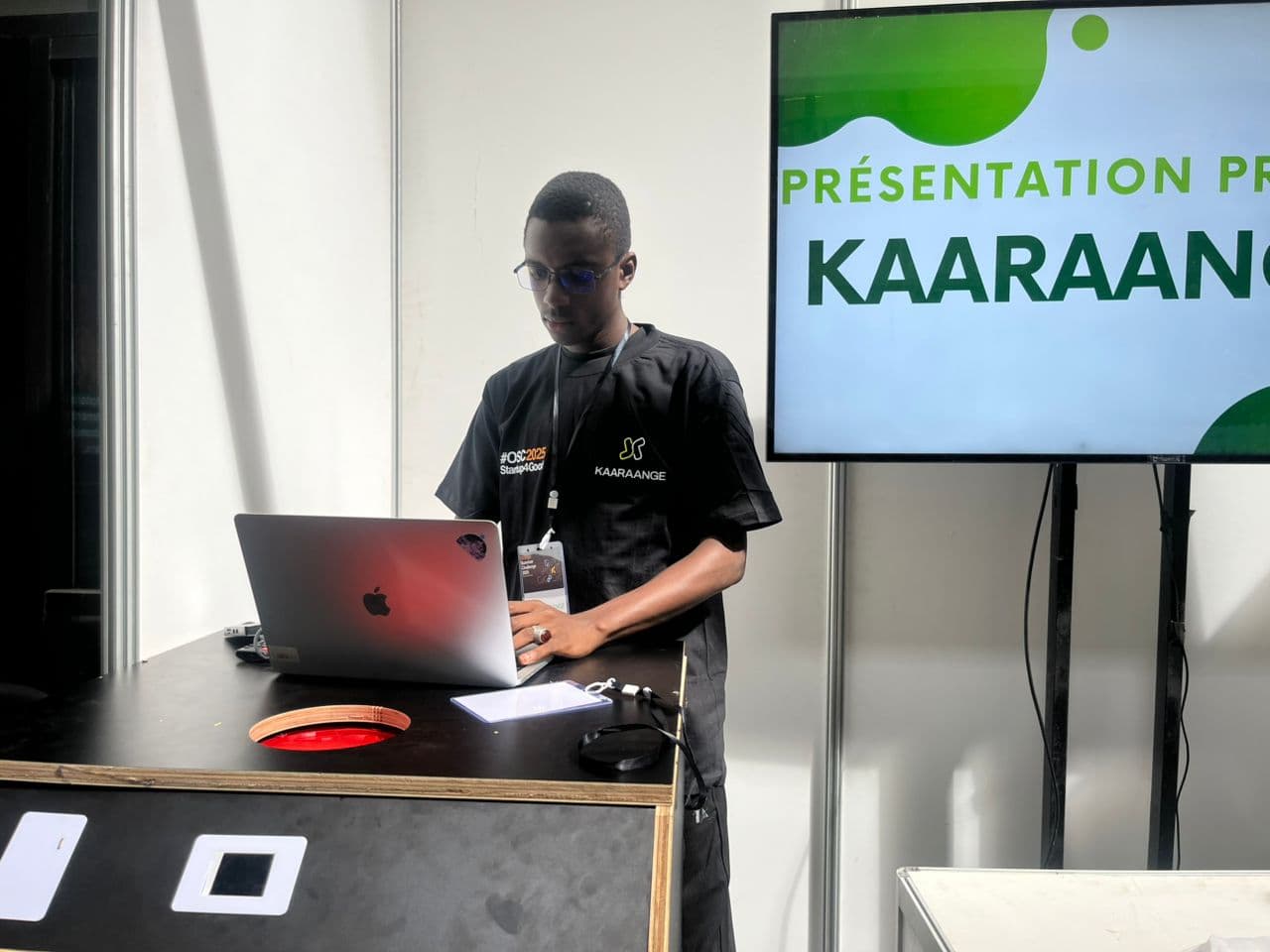 Présentation de Kaaraange devant un public